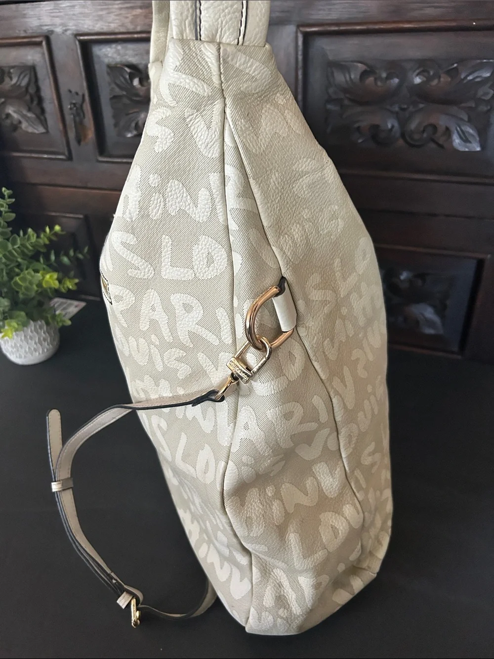Source Unknown Beige Script-Print Shoulder Bag